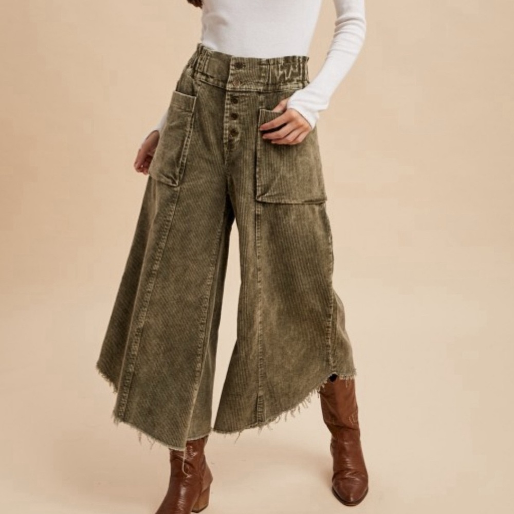 5️⃣ ⭐️ Rated Cropped Corduroy Pants